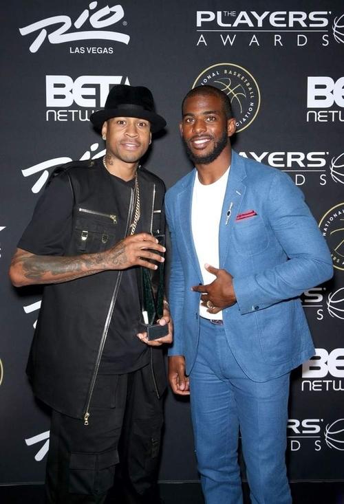 格拉斯纳：曼城的进攻令人印象深刻，但在防守端有可乘之机（格拉斯纳：曼城火力惊人，防线仍有破绽）